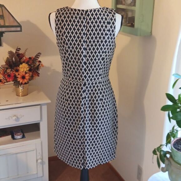 Banana Republic Sheath DressI - Picture 5 of 10